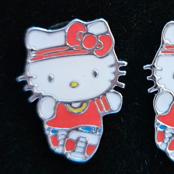 Hello Kitty Running Earrings - Picture 3 of 3